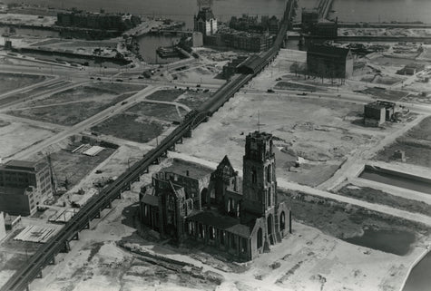 Het bombardement: wandeling langs de brandgrens